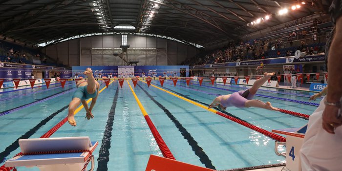 Swimmers diving in GV Ponds Forge BSC 2023 MH