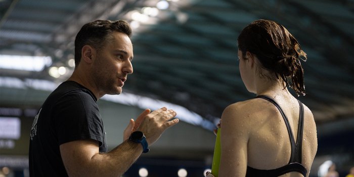 Alex Doud provides coaching tips to Andrea Spendolini-Sirieix at the 2025 Aquatics GB Diving Winter Cup